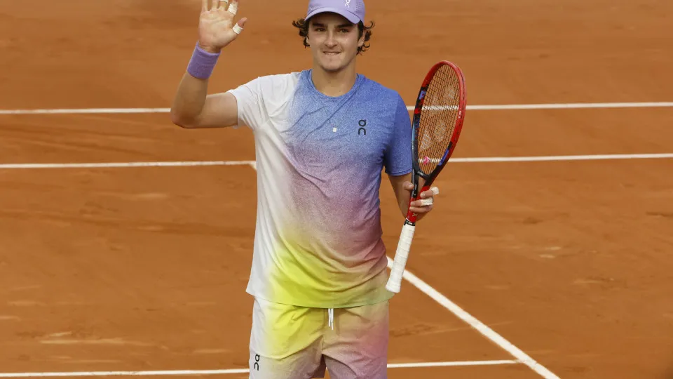 João Fonseca desiste de Brisbane por lesão nas costas e adia estreia em 26