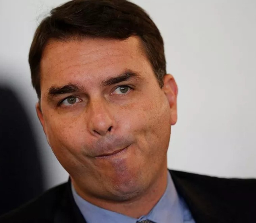 Senado pagou viagem de Flávio Bolsonaro a evento de pré-campanha em SP